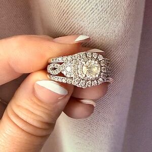 Neil Lane 1 3/8 TW Engagement ring and Enhancer Band